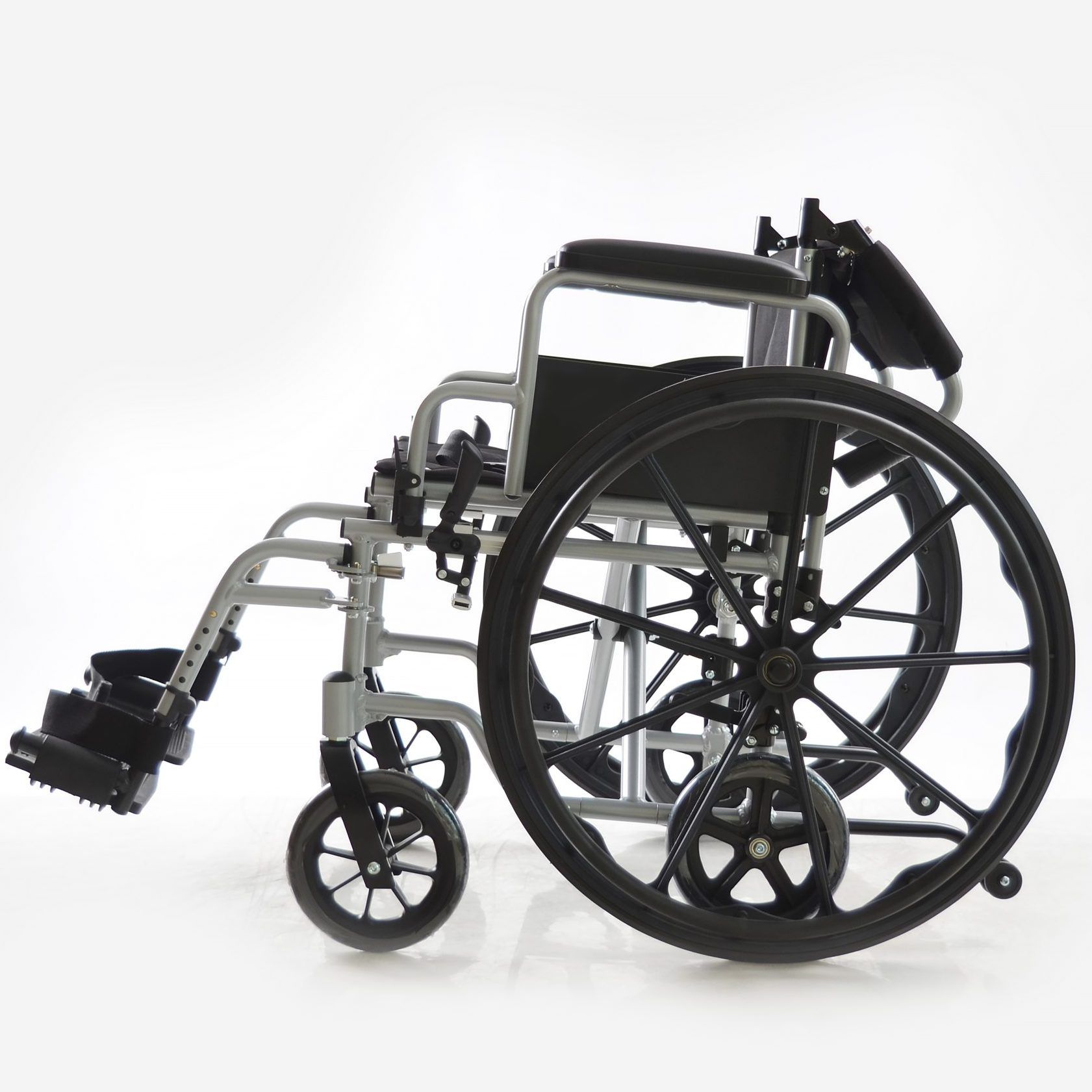 YK9061M aluminum foldable lightweight manual wheelchair flip back with desk length armrests make it easier for users to get in and out of wheelchairs, eat or carry out other activities detail
