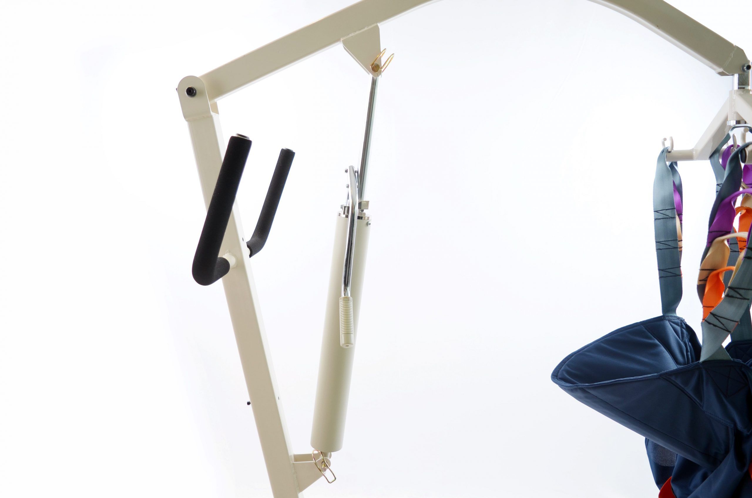 Y404 steel frame foldable adjustable patient lift the y404 patient transfer lift stands out with its sturdy metal frame, adjustable lift arm, and wide, comfortable sling for secure transfers detail