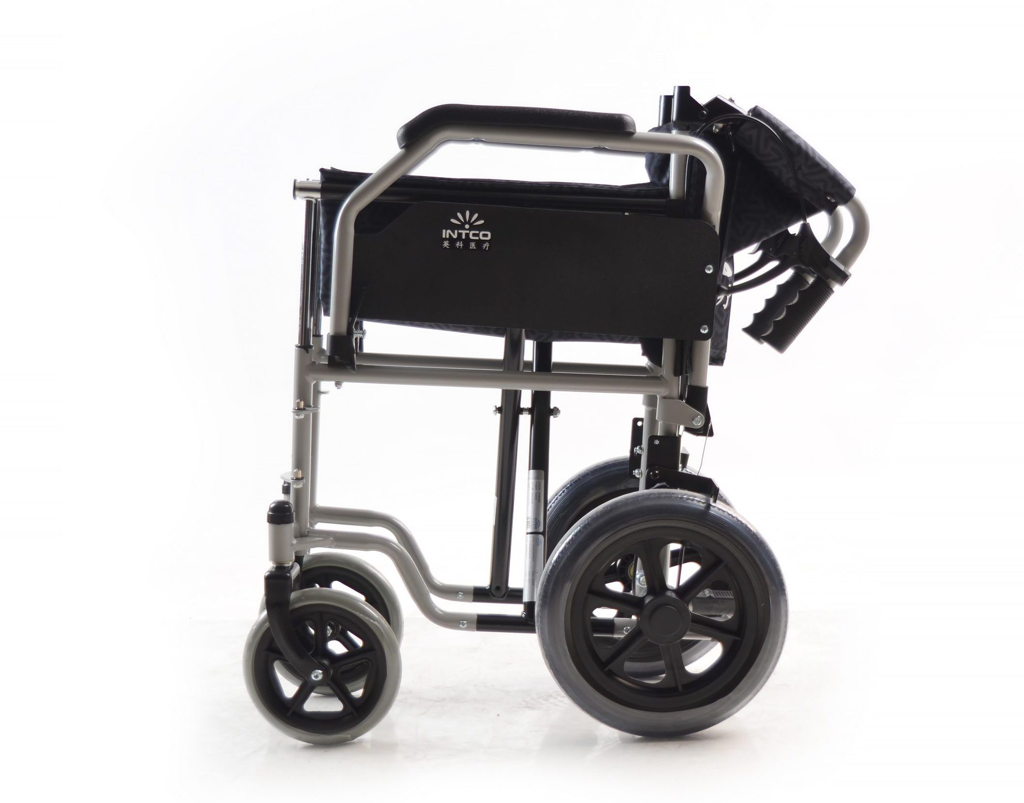 YK9032F steel frame foldable manual wheelchair half-fold backrest design greatly reduces storage volume detail