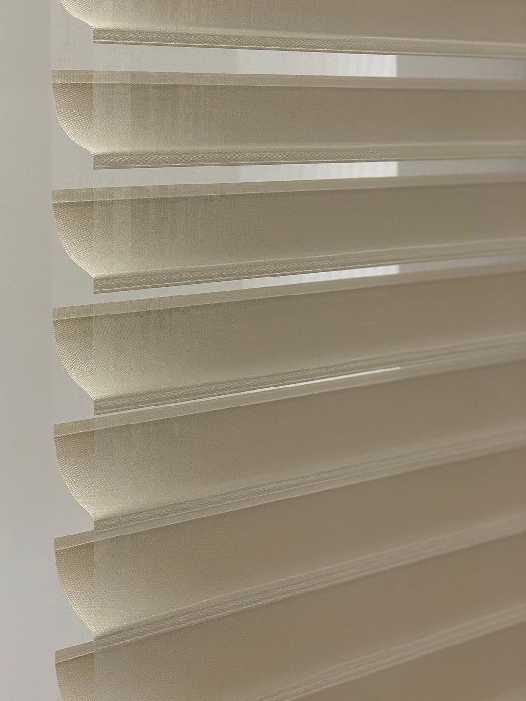 Close up of Silhouette: tri-shade window blinds