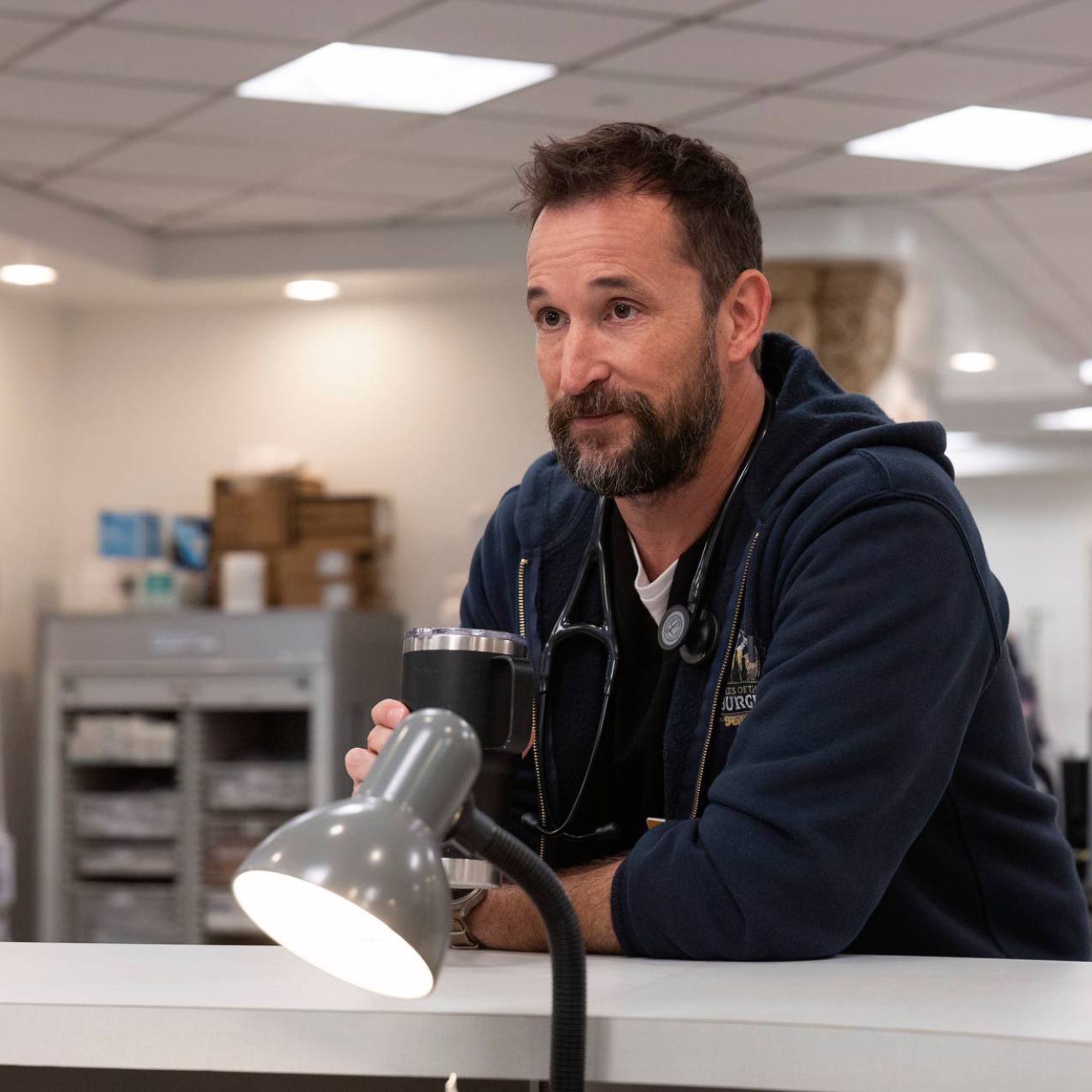 The Pitt', una serie médica sólida y heredera de 'Urgencias' que sostiene el carisma de Noah Wyle | Actualidad | Kinótico