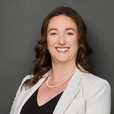Emma Alves headshot