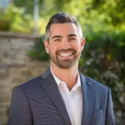 Daniel Sagal headshot