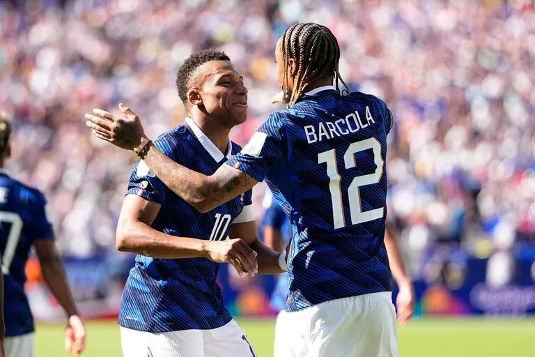 Francia se deslomó en el segundo tiempo y derrotó a Senegal