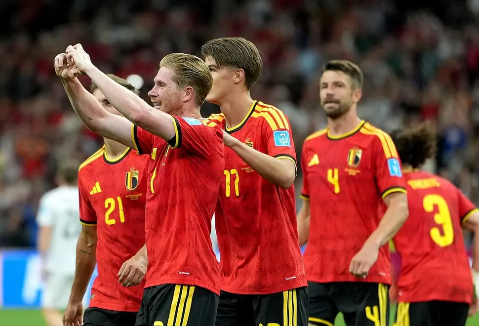 Bélgica hizo una fiesta de goles para quedarse con el grupo por mejor diferencia de gol