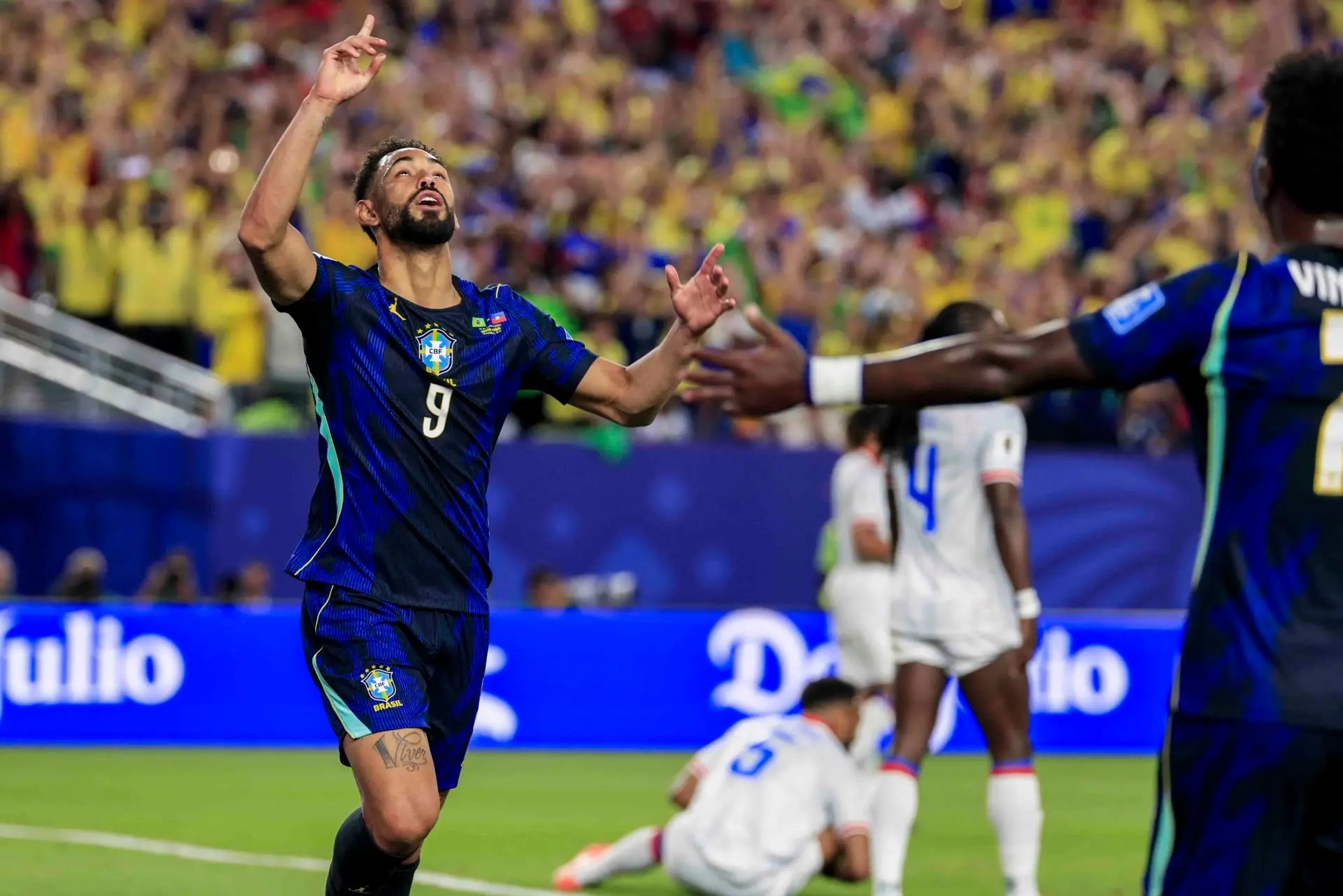 Brasil consiguio su primera victoria en el mundial