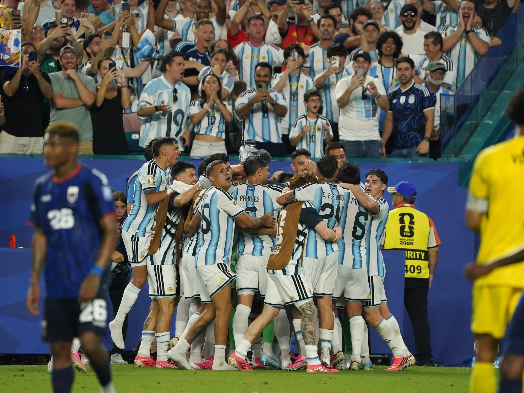 Argentina sufrió hasta el tiempo extra logrando la clasificación en el último minuto