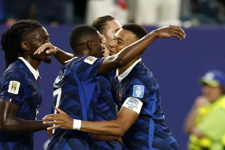 Francia ganó con autoridad y Mbappe como goleador