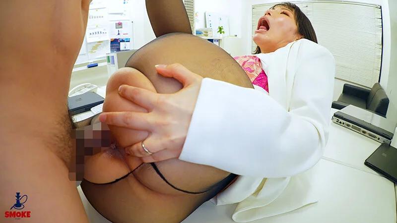 【肛門舐めセクハラ】ケツ穴を拡げさせられ何度もアナルクンニで舐められイキするデカ尻部下OL妻 九井スナオ ギャラリー 5