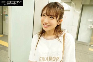 初めて出来た彼女を脱がしたら… 着衣から想像できない物凄いスリム美巨乳 大興奮の僕は性欲尽きるまでハメまくった 佐藤しお ギャラリー 1