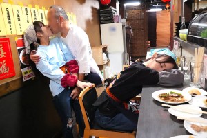 爆盛りギャル中華美人姉妹が腕を振るう行列がすごい街中華の日常とSEX！ ギャラリー 3