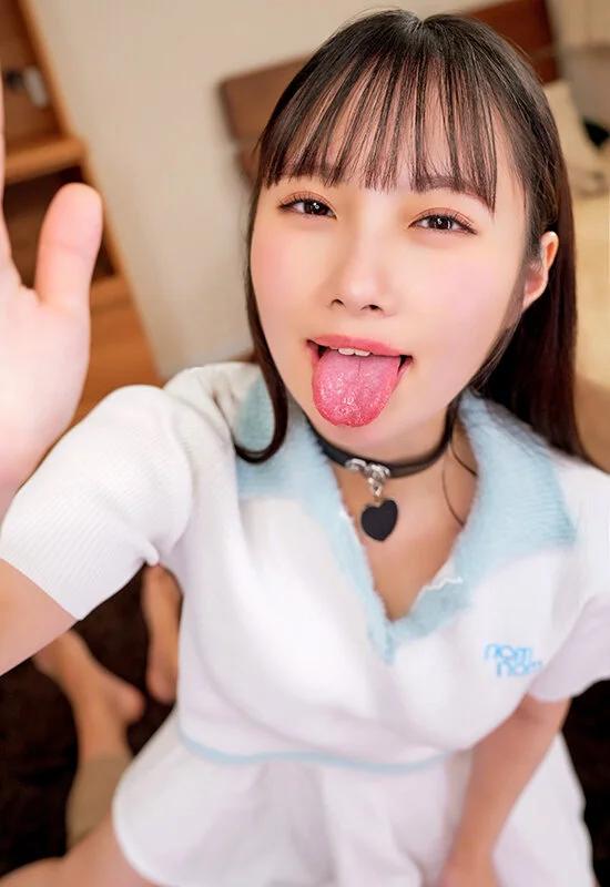 【VR】興奮するとベロが出ちゃう発情期のメス犬系彼女とヨダレの架け橋たら～りベロキス三昧チ○ポ欲しさにハァハァ舌出しおねだり→常にベロ出しっぱなしでヨダレ垂らしてトロけるイキ顔ガン見対面SEX中出し＆舌上発射ごっくん 松井日奈子 ギャラリー 4