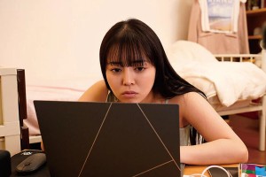巨乳美大生の悲劇！？課題のヌードモデルを兄と父にお願いしたら勃起が収まらずそのまま3P連続射精！？ 羽月乃蒼 ギャラリー 2