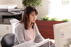 「本当の私は、エッチが大好きな変態です。」取引先のイケイケな男のセクハラがエスカレートして調教NTR 彼氏のいる地味OLが本能解放してイカされまくり絶頂開発！ 浜辺栞帆 ギャラリー 2