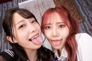 【VR】現役J系秘密クラブ 教師の僕が大潜入SPECIAL ミヅキ＆アミリのエロ攻撃がすんごい！ 口封じWフェラ＆奇跡のEROERO3P！！！！ 斎藤あみり 弥生みづき ギャラリー 4