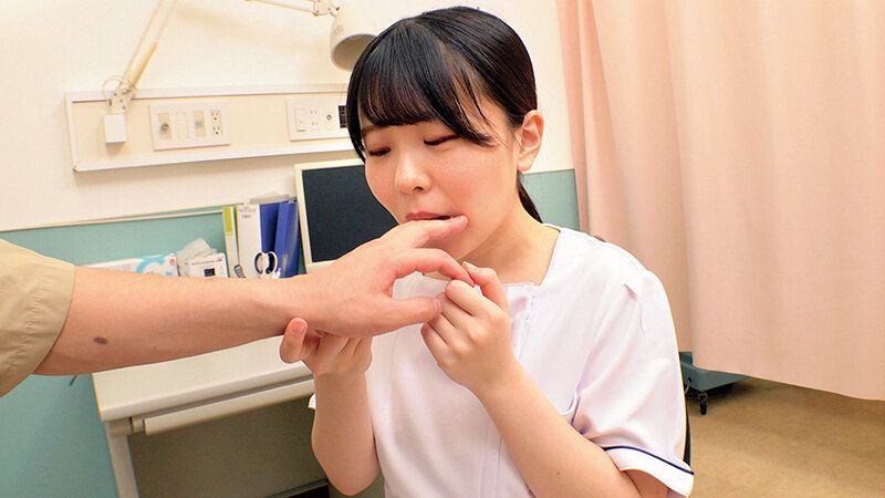とにかく優しい！そしていつも笑顔の現役ナースが挑戦！？白衣の天使が超全身舐め究極ご奉仕！！唾たらし唾のみベロキスしまくり！ふやけるまで全身舐めつくし、カチカチに反り返ったオチ〇ポで連続中出し！内科勤務24歳勤続2年目小動物系優等生ナース外科勤務25歳勤続3年… ギャラリー 3