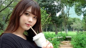 1K中出し部屋呑みドキュメント Fカップの透明肌23歳新人・美澄玲衣ちゃん ギャラリー 2