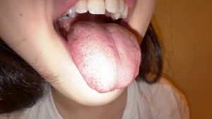 【個人撮影】横山夏希の舌ブラシで「汚舌苔」採取 ギャラリー 1