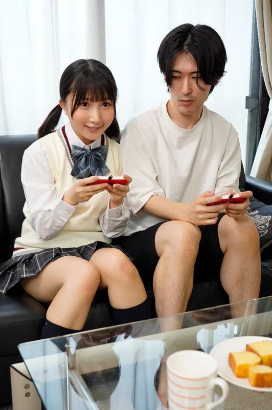 友達の妹が清純そうに見えてクソ生意気なメスガキだった！敬語で「ざこち●ぽですねぇ」と罵られて大人のプライドを打ち砕かれて逆レ搾精されまくった 由良かな ギャラリー 1