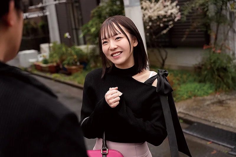 十年ぶりに再会した清楚だった同級生は色気漂う淫乱女に変貌していた！ 西元めいさ