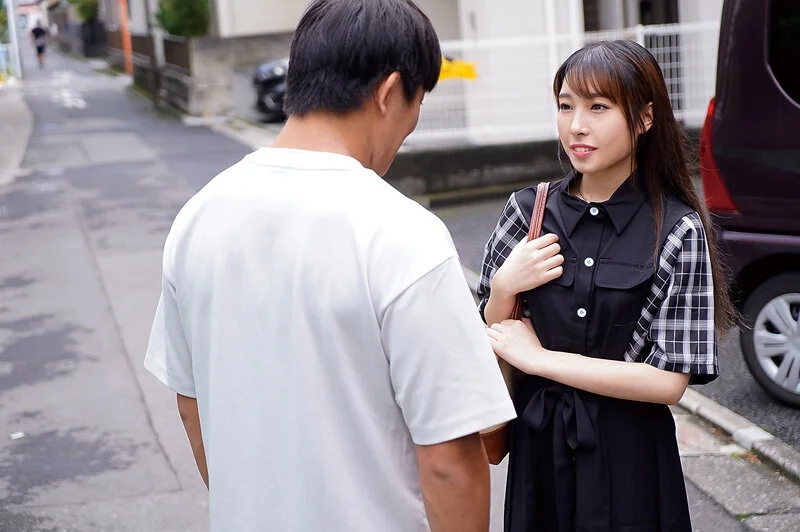 十年ぶりに再会した清楚だった同級生は色気漂う淫乱女に変貌していた！ 花里アカリ