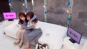 MM号特別編 仲良しAV女優2人組が「心を合わせて脱出ゲーム」に挑戦！キス/おっぱい揉み/電マ/フェラ/中出しセックスから一つを選んで2人の選択がピッタリ合ったら見事脱出！失敗したら選んでしまったHな罰ゲーム！ 恥じらいつつも最後は2人仲良く中出しセックス… ギャラリー 2