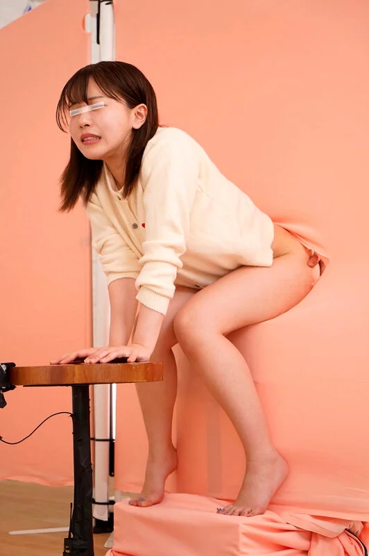 一般男女モニタリングAV 大学生カップル限定「壁尻クイズ！彼氏のチ○ポ何本目？」にデカ尻女子大生が挑戦！形・大きさの異なるフル勃起チ○ポで膣奥を刺激されイキ潮噴射が止まらない！彼氏の目の前で生中出し！