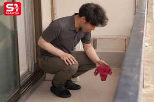 風で飛んできた下着を返しにいくたびに 谷間丸出しで微笑んでくる隣人のLカップお姉さん 鷲尾めい ギャラリー 1