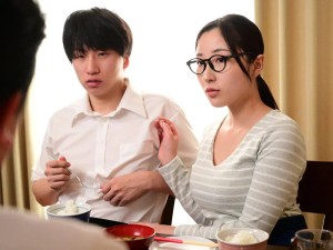 僕の巨乳ママは僕だけに過激サービスしてくれる家庭内おっパブ嬢になりました。北野未奈 ギャラリー 1