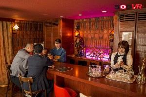 【VR】「初めて行ったバーの常連客にお勧めされた裏メニューを頼んでみたら」金玉が枯れるまで続く美人バーテンダーさんの絶品搾精接客 若宮穂乃 ギャラリー 2