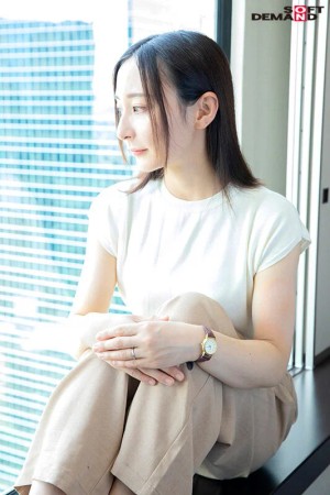 都会の喧騒に紛れてもひときわ目立つ長崎生まれの清楚な奥さん 足立友梨 32歳 AV DEBUT ギャラリー 2