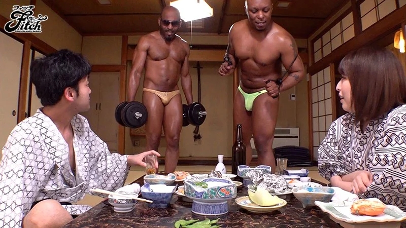 あまりのデカマラに目を奪われて… 巨根で貫かれる中出し黒人温泉 ～夫の隣で痙攣堕ちする豊満妻・かんな～ 篠崎かんな