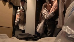 我慢できない…玄関セックス 扉一枚隔てた向こうは外。バリキャリOLの汚部屋でNGR 一条みお ギャラリー 6