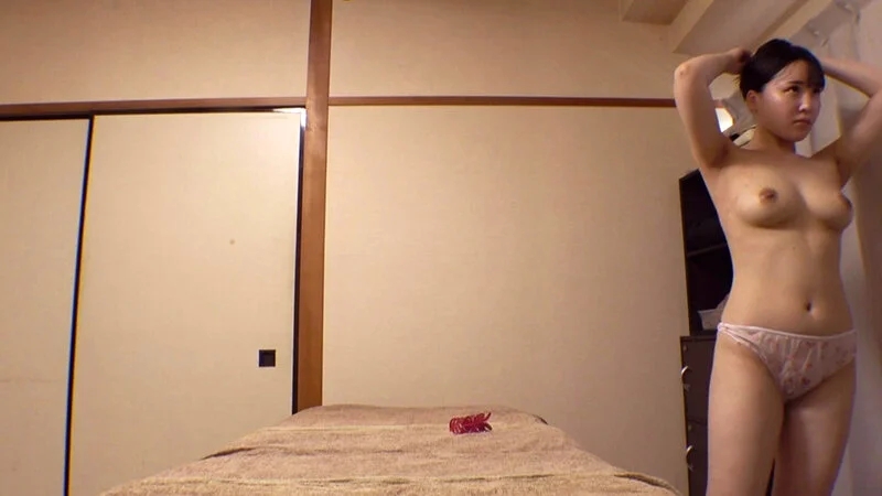 美波汐里 魔法のオイルで快感マッサージ