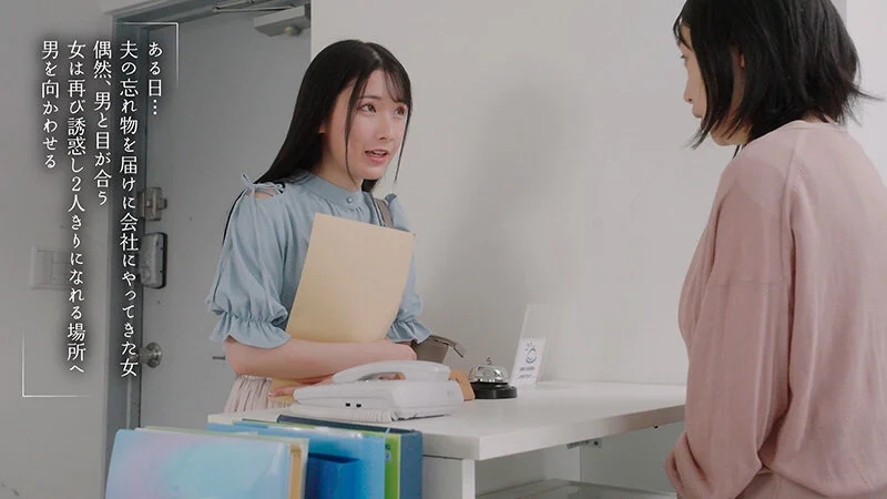 夫が近くで寝てるからコッソリとトロけるまで耳をチンポみたいに舐める‘ミミラチオ’で聴覚から発情させる美人妻 宮西ひかる