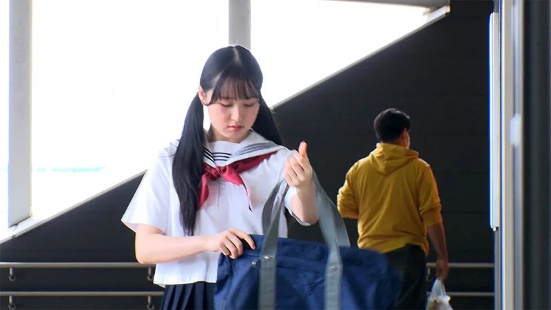 完全着衣内アングル！先端が自在に動くファイバースコープで敏感な乳首を責められ恥ずかしがりながらも感じてしまうセーラー服ちっぱい美少女 川上しずく