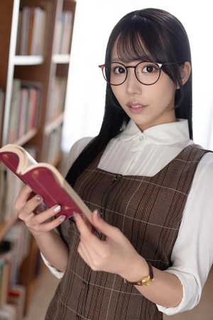 【VR】むっつり文学部女子の淫語研究。純文学の卑猥な文章を教授とたどり、秘めたエロスを覚醒させる淫らな囁き。 尾崎えりか ギャラリー 2