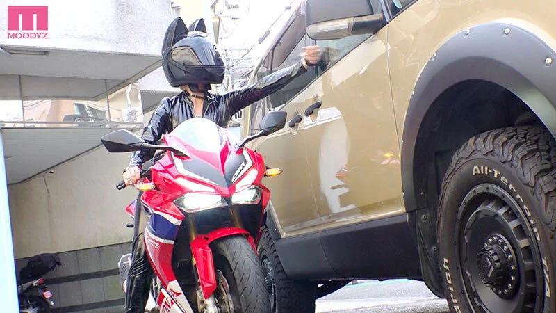 M男くんを犯しにバイクに乗ってやってくる 極限露出で男漁り爆乳痴女ライダー 乙アリス ギャラリー 2