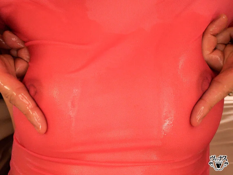 スケスケの服をきた隣の人妻～シースルー誘惑の甘い罠～ 末広純