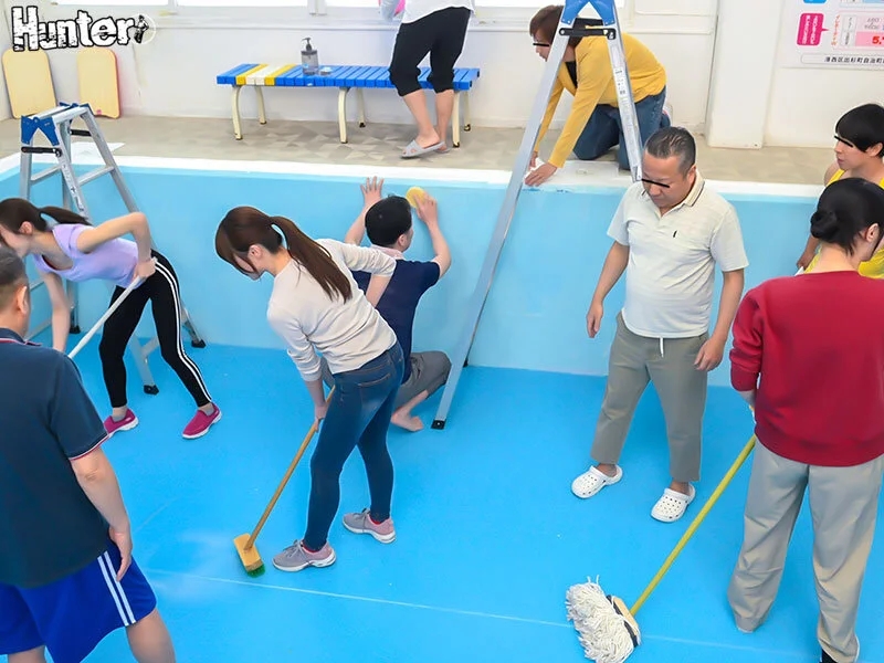 だれとでも定額挿れ放題！挿れ放題ニュータウン 町ごと全部挿れ放題SP編 月々定額自治会費さえ支払えば町内のあらゆる場所（コンビニ、飲食店、バザー会場、スポーツジム…等）人妻やら学生やら誰にでも挿れ放題！