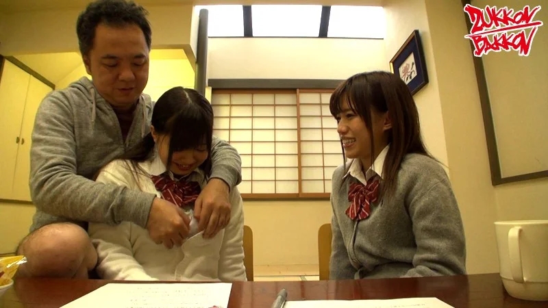 制服女子校生と中出し乱交～卒業～