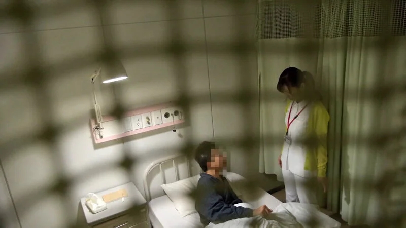 【危険ダークウェブ】ディープSNSでバズっている某大学病院に勤める人妻さんをのぞき見してみた。合言葉一つで深夜の病棟を裏風俗のピンク部屋に変える人妻さん