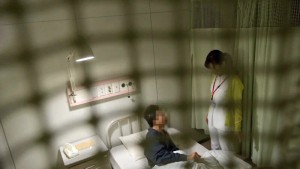 【危険ダークウェブ】ディープSNSでバズっている某大学病院に勤める人妻さんをのぞき見してみた。合言葉一つで深夜の病棟を裏風俗のピンク部屋に変える人妻さん ギャラリー 1