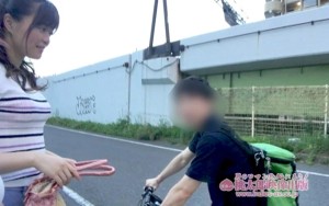 ヤリマンワゴンが行く！！ ハプニング ア ゴーゴー！！ 奏音かのんとリズの珍道中～剛毛ハニカミ天使がまごころ車内射精サービス！？編～ ギャラリー 8