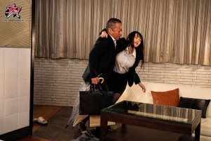 出張先で集中豪雨 嫌いな上司の前でまさか酔い潰れ…突然の相部屋 夜が明けても唾液を濃厚に絡ませ汗だく中出し絶倫性交で貪り合ってました。 月野江すい ギャラリー 1