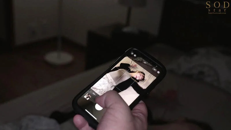 毎週土曜日、必ず俺の家の目の前で潰れている迷惑カップル。泥●中の彼氏の目を盗みだらしない彼女を1ヵ月かけて【オートマイキ（全自動絶頂）】するまで開発した。小倉由菜