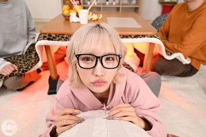 【VR】「寒いしダルくて出れない」無気力ギャルとコタツ王様ゲームで密着汗だくSEX 春陽モカ ギャラリー 7