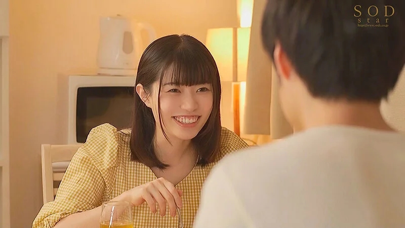 彼女が不在中に、中学時代付き合っていた元カノに10年ぶりに再会。 脱がしたらあの頃とは比べ物にならない色白Gカップ美巨乳に…理性を失って精子が尽きるまでハメまくった日 浜辺栞帆