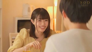 彼女が不在中に、中学時代付き合っていた元カノに10年ぶりに再会。 脱がしたらあの頃とは比べ物にならない色白Gカップ美巨乳に…理性を失って精子が尽きるまでハメまくった日 浜辺栞帆 ギャラリー 8