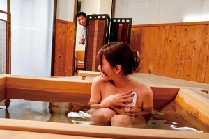 パワハラ気質で生理的にぜったい無理な夫の上司に同行した地方出張で悶絶の絶倫巨根で突かれまくった僕の妻が健闘むなしく翌朝までには快楽堕ちしてしまった……的な話です 波多野結衣 ギャラリー 4